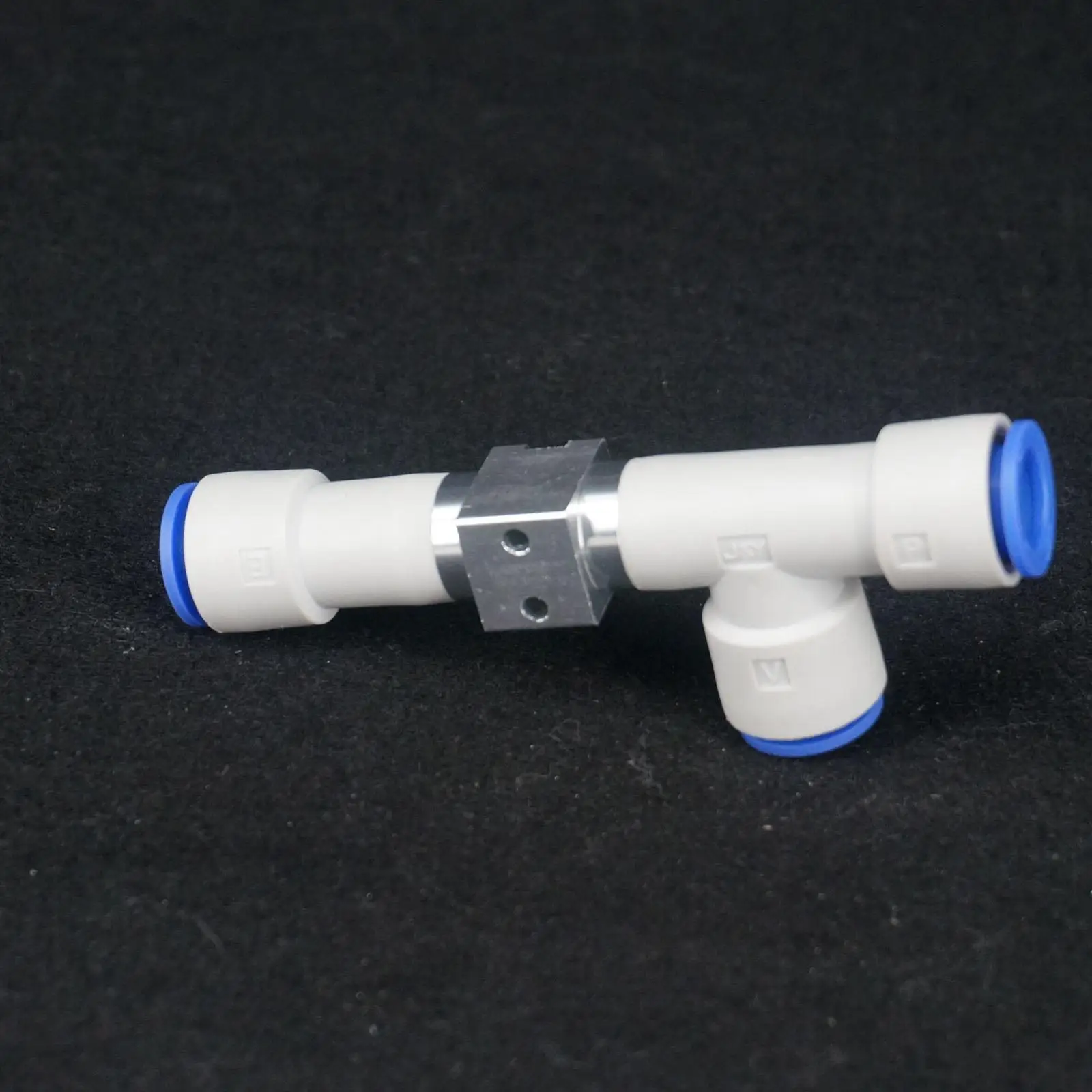 ZH18DS-12-12-12 Quickfit Connector Pneumatic Air Exhaust Vacuum Ejector Body Ported Type Without Silencer
ZH18DS-12-12-12 Quickfit Connector Pneumatic Air Exhaust Vacuum Ejector Body Ported Type Without Silencer