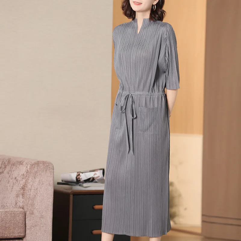 Plus Size Dress For Women45-75kg Spring Summer Miyake Pleats Big Stretch Elegant High Quality V Neck Spring Fashion Midi Dress
Plus Size Dress For Women45-75kg Spring Summer Miyake Pleats Big Stretch Elegant High Quality V Neck Spring Fashion Midi Dress