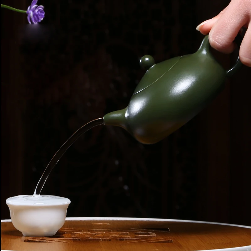200ml Authentic Yixing Purple Clay Teapot Famous Handmade Raw Ore 9 Holes Green Mud Zisha Pot Art Teaware Tieguanyin Kettle Gift
200ml Authentic Yixing Purple Clay Teapot Famous Handmade Raw Ore 9 Holes Green Mud Zisha Pot Art Teaware Tieguanyin Kettle Gift