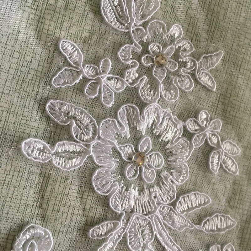 Short One Layer Wedding Veil with Comb White Ivory Lace Applique Crystal Bridal Veils Wedding Accessories veu de noiva 2020
Short One Layer Wedding Veil with Comb White Ivory Lace Applique Crystal Bridal Veils Wedding Accessories veu de noiva 2020