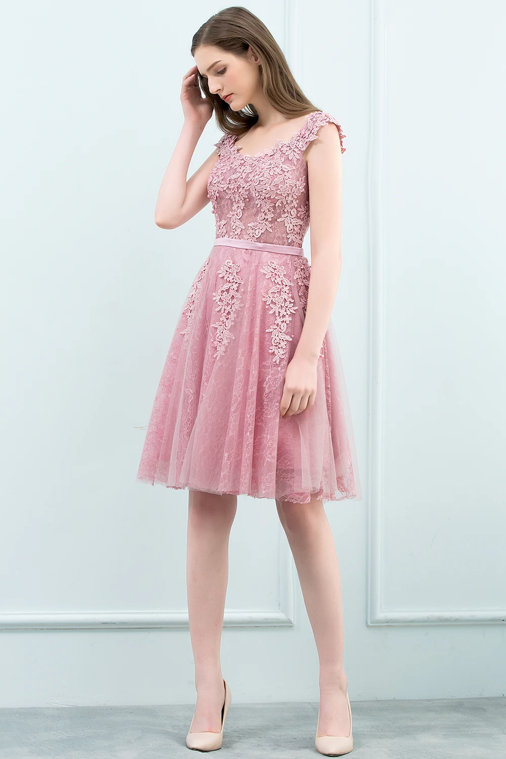 Sexy Open Back Lace Short Pink Evening Dress Elegant Tank Sleeve Short Evening Gown with Pearls Robe de Soiree Courte
Sexy Open Back Lace Short Pink Evening Dress Elegant Tank Sleeve Short Evening Gown with Pearls Robe de Soiree Courte