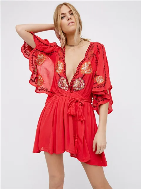 Summer new embroidery flowers dress V-neck sexy romantic short split dress boho holiday mini dress A-line 2021 vestidos
Summer new embroidery flowers dress V-neck sexy romantic short split dress boho holiday mini dress A-line 2021 vestidos