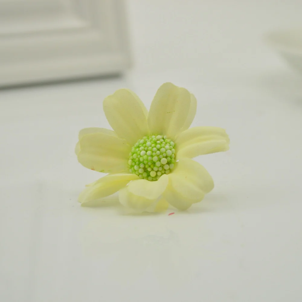 30pcs Silk chrysanthemum handmade cheap artificial flower wedding party decoration DIY wreath gift box clip art fake flowers
30pcs Silk chrysanthemum handmade cheap artificial flower wedding party decoration DIY wreath gift box clip art fake flowers