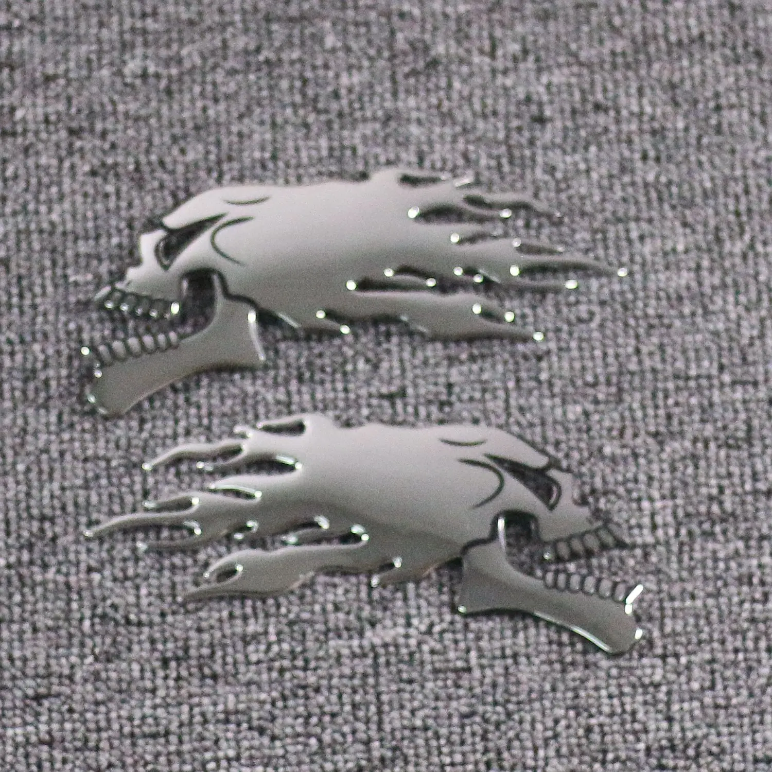 2Pcs/Pair 3D Chrome Ghost Skull Head Auto Motorcycle Car Sticker Emblem Decals For Haley Honda Yamaha Kawasaki Suzuki 14.5x5.5cm
2Pcs/Pair 3D Chrome Ghost Skull Head Auto Motorcycle Car Sticker Emblem Decals For Haley Honda Yamaha Kawasaki Suzuki 14.5x5.5cm