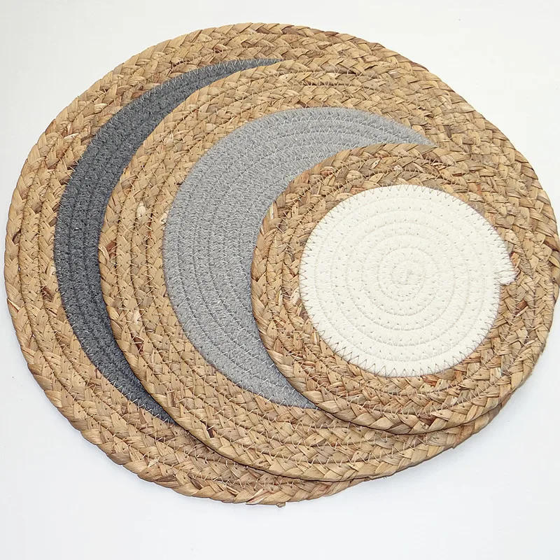 European Linen Products Placemats Straw and Cotton Rope Material New Thickened Table Non-slip Insulation Anti-hot Placemat
European Linen Products Placemats Straw and Cotton Rope Material New Thickened Table Non-slip Insulation Anti-hot Placemat