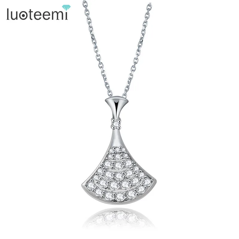LUOTEEMI Classic Design White Gold-Color Inlay Shining Clear Zircon Triangle Necklace For Women Fashion Jewelry
LUOTEEMI Classic Design White Gold-Color Inlay Shining Clear Zircon Triangle Necklace For Women Fashion Jewelry