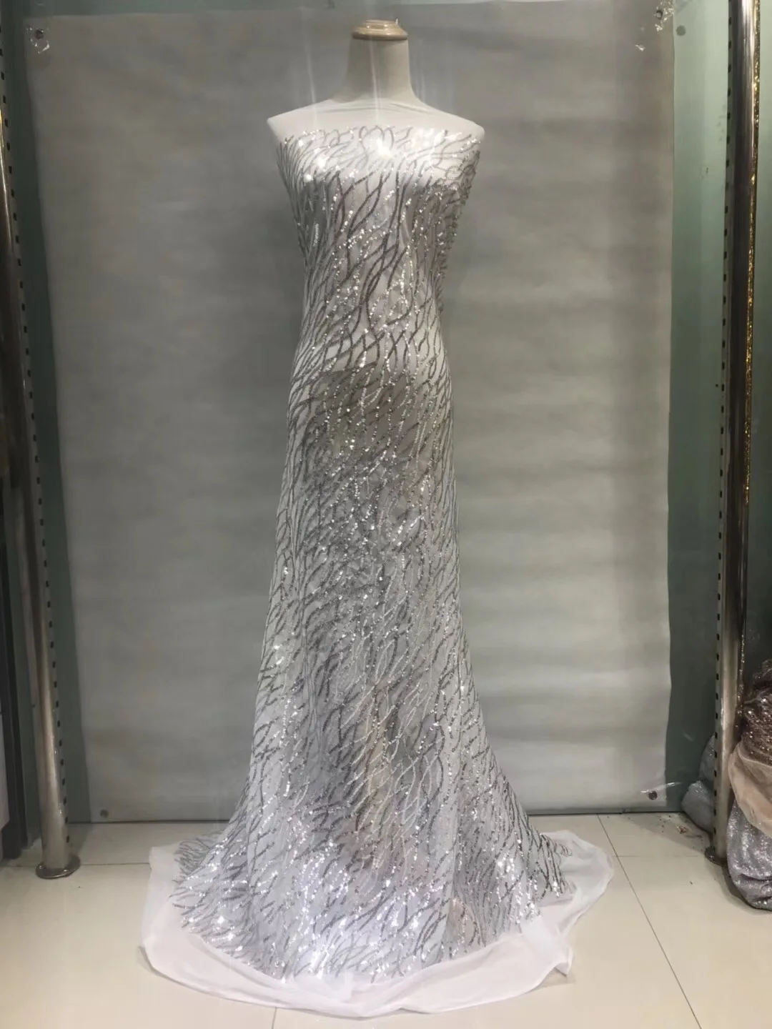 African Lace Fabric 2019 High Quality Sequin Lace French Net Lace Fabrics 2019 African Nigerian Lace Fabrics For Wedding JL077
African Lace Fabric 2019 High Quality Sequin Lace French Net Lace Fabrics 2019 African Nigerian Lace Fabrics For Wedding JL077