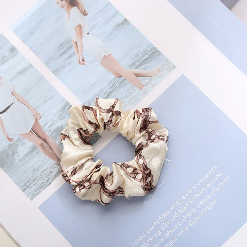 New arrival Fashion women lovely cloth print Hair bands vintage hair Scrunchies girl's Hair Tie Accessories Ponytail Holder
New arrival Fashion women lovely cloth print Hair bands vintage hair Scrunchies girl's Hair Tie Accessories Ponytail Holder