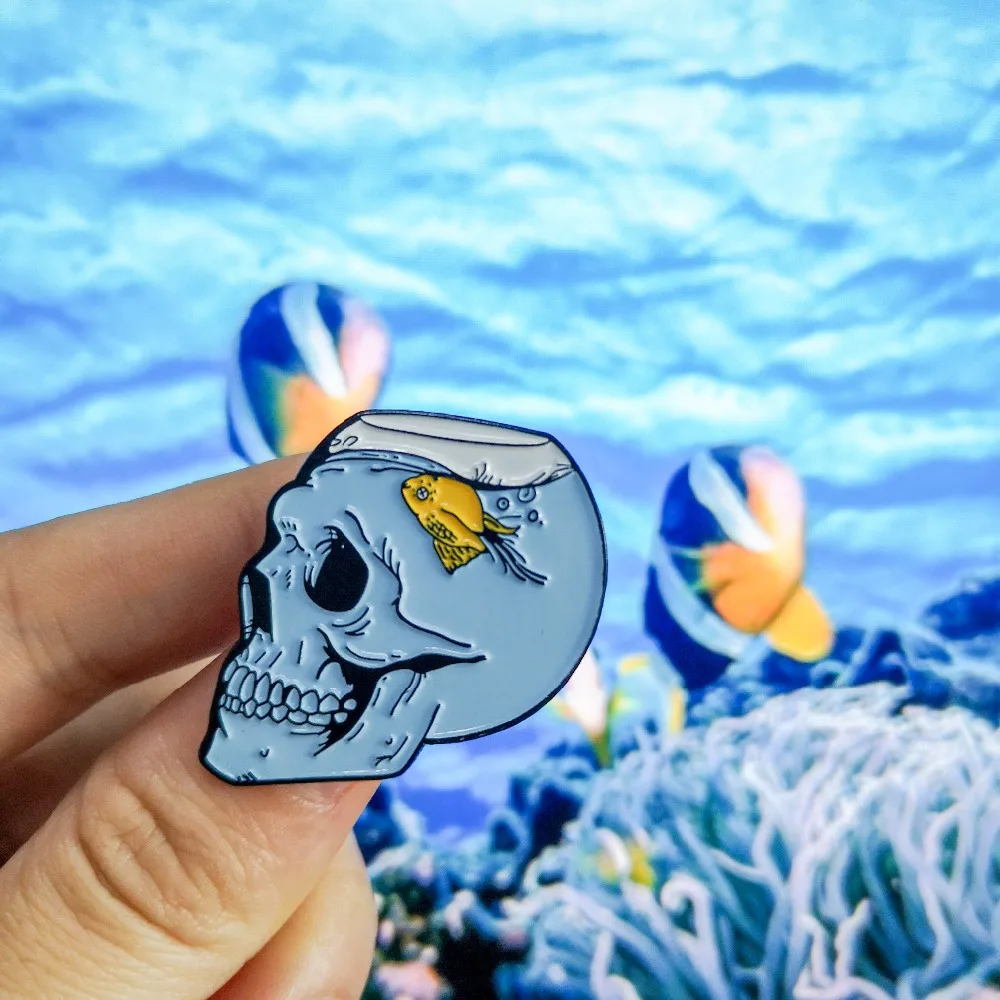 Funny Punk Skeleton Fish Tank Pin Out To Lunch Keep Goldfish In Brain Hard Enamel Brooches Badges Lapel pin For Kids Girls Gifts
Funny Punk Skeleton Fish Tank Pin Out To Lunch Keep Goldfish In Brain Hard Enamel Brooches Badges Lapel pin For Kids Girls Gifts