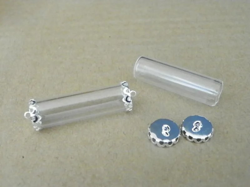 40x12mm Tube shap glass globe with two same flower ring base for silver base no filler glass globe Diy jewelry pendant
40x12mm Tube shap glass globe with two same flower ring base for silver base no filler glass globe Diy jewelry pendant