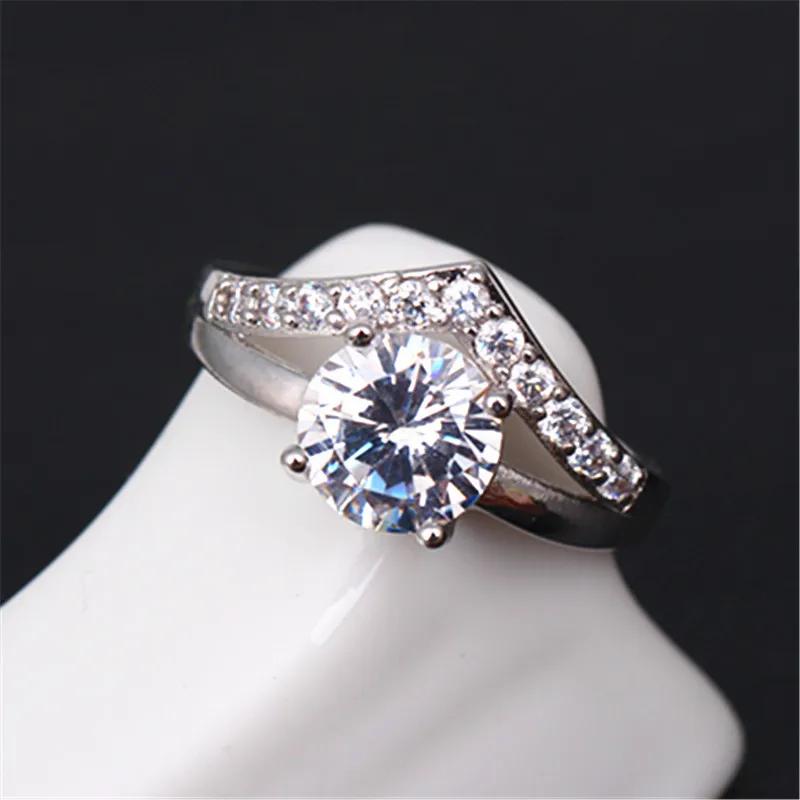 Fashion Jewelry Ring Silver Color Ring Romantic CZ Diamant Wedding Rings for Women Engagement Luxury Party Jewelry Gifts
Fashion Jewelry Ring Silver Color Ring Romantic CZ Diamant Wedding Rings for Women Engagement Luxury Party Jewelry Gifts
