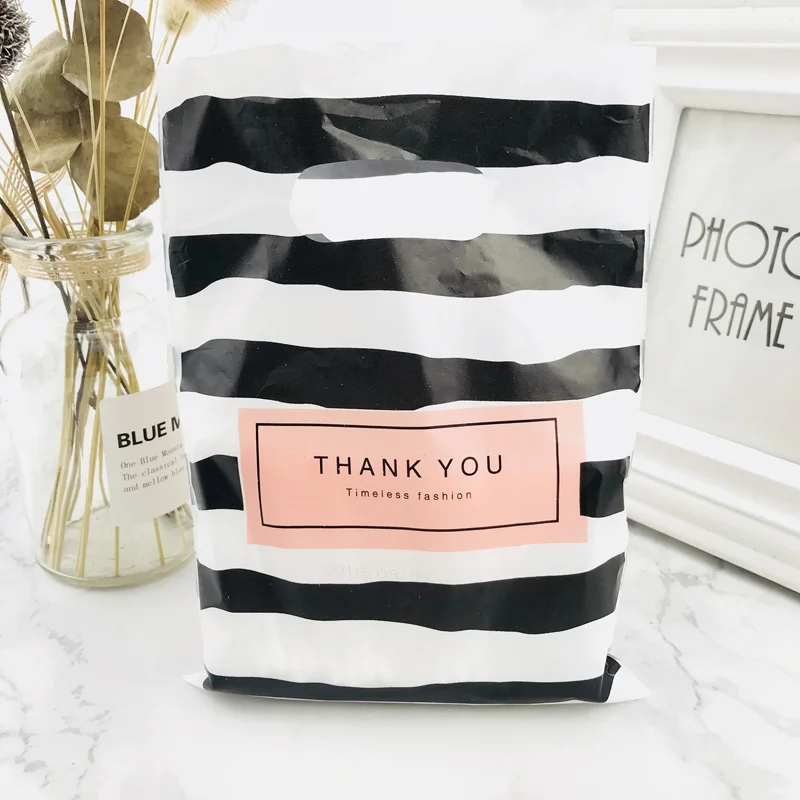 Pink Black Thank You 15x20cm Black White Stripes Plastic Handles Bag Plastic Boutique Jewelry Gift Bags With Handle 100pcs
Pink Black Thank You 15x20cm Black White Stripes Plastic Handles Bag Plastic Boutique Jewelry Gift Bags With Handle 100pcs