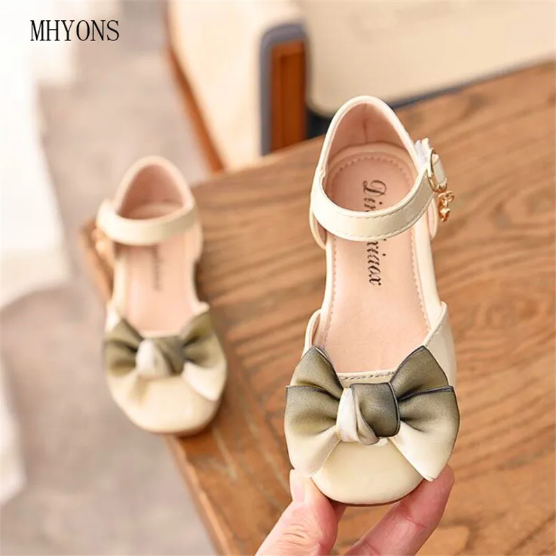 2019 spring bow princess shoes Korean sandals soft bottom shoes girls party leather flat shoes new fashion
2019 spring bow princess shoes Korean sandals soft bottom shoes girls party leather flat shoes new fashion