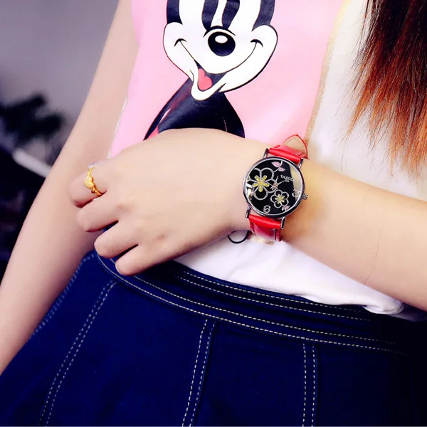 Reloj Mujer 2020 New Luxury Brand YAZOLE Lady Watches Red Leather Wristwatch Bracelet Colorful Crystal Women Clocks Girl Watches
Reloj Mujer 2020 New Luxury Brand YAZOLE Lady Watches Red Leather Wristwatch Bracelet Colorful Crystal Women Clocks Girl Watches