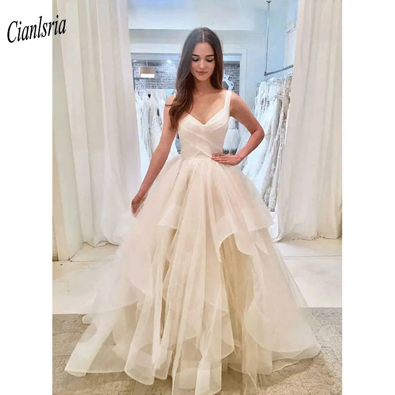 Elegant Spaghetti Straps Long A-Line Wedding Dresses V-neck Sleeveless Pleat Tiered Skirt Country Wedding Dress
Elegant Spaghetti Straps Long A-Line Wedding Dresses V-neck Sleeveless Pleat Tiered Skirt Country Wedding Dress