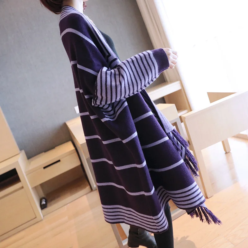 Autumn 2018 new cloak sweater female autumn long long sleeve loose striped knit cardigan coat
Autumn 2018 new cloak sweater female autumn long long sleeve loose striped knit cardigan coat