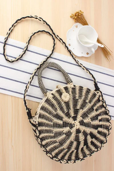 Summer Woman Straw Bag Handmade Woven Round Rattan Handbag Bohemia Travel Vacation Circle Bohemia Crossbody Bags for Women
Summer Woman Straw Bag Handmade Woven Round Rattan Handbag Bohemia Travel Vacation Circle Bohemia Crossbody Bags for Women