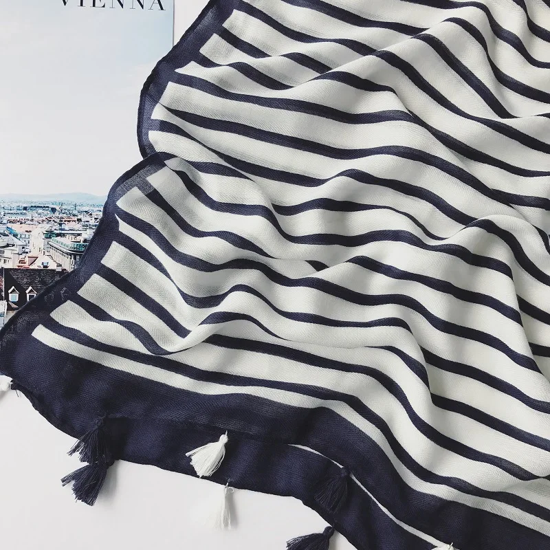 Hot sale striped scarf tassels design brand Muslim hijab scarves headbands women scarves and shawl soft foulard winter pashmina
Hot sale striped scarf tassels design brand Muslim hijab scarves headbands women scarves and shawl soft foulard winter pashmina