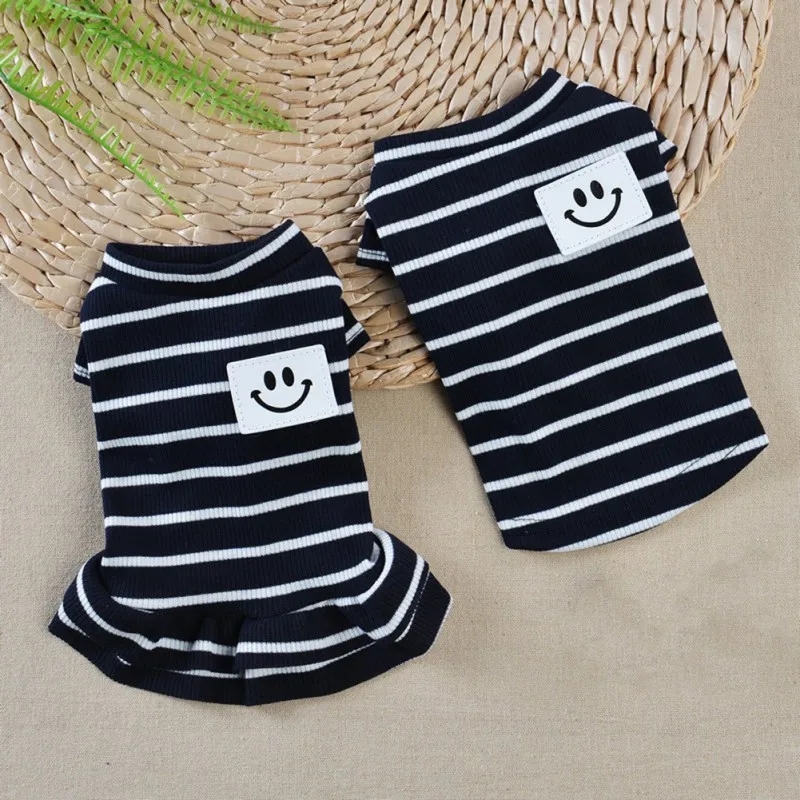 Dog Dress Short Sleeve Smiling Face Paste Striped Shirt Summer Black And White Striped T-shirt Dog Daily Supplies
Dog Dress Short Sleeve Smiling Face Paste Striped Shirt Summer Black And White Striped T-shirt Dog Daily Supplies