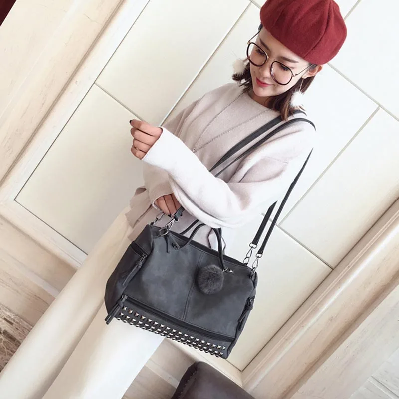 2019 new fashion matte leather women's handbag rivet larger ladies bag hair bag shoulder bag motorcycle Messenger bag LXF135
2019 new fashion matte leather women's handbag rivet larger ladies bag hair bag shoulder bag motorcycle Messenger bag LXF135