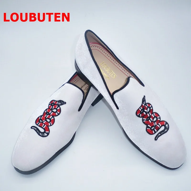 Туфли LOUBUTEN мужские с вышивкой, белые бархатные Лоферы со змеиным узором, без застежки, вечерняя Обувь для выпускного вечера, модные тапочки
Туфли LOUBUTEN мужские с вышивкой, белые бархатные Лоферы со змеиным узором, без застежки, вечерняя Обувь для выпускного вечера, модные тапочки