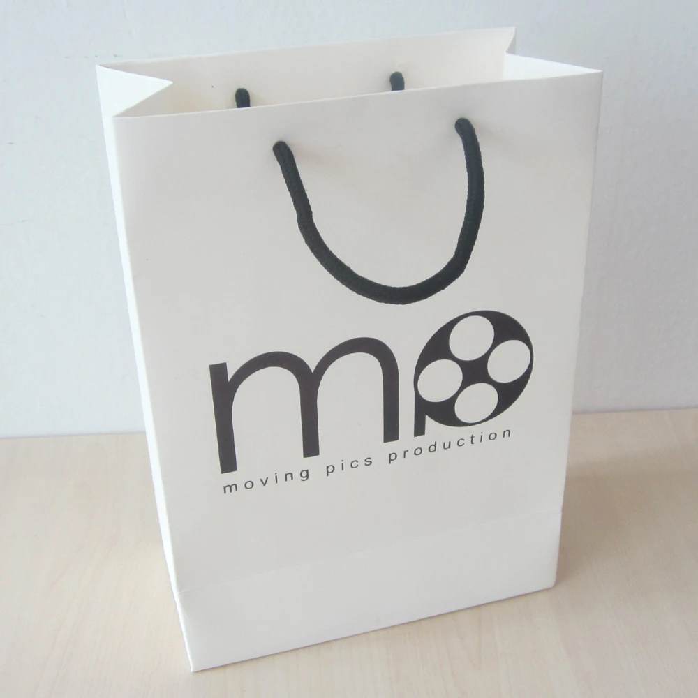 200pcs lot 28*20*10cm Personalized Paper Shopping Bags With Handles Gift Bags Wholesale For Christmas Days Bag Customized Print
200pcs lot 28*20*10cm Personalized Paper Shopping Bags With Handles Gift Bags Wholesale For Christmas Days Bag Customized Print