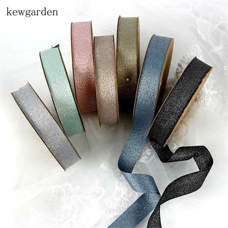 Kewgarden золотые серебряные ленты 1 "25 мм вручную изготовленная лента брошь с бантом атласная упаковочная лента аксессуары Двусторонняя лента ...
Kewgarden золотые серебряные ленты 1 "25 мм вручную изготовленная лента брошь с бантом атласная упаковочная лента аксессуары Двусторонняя лента ...