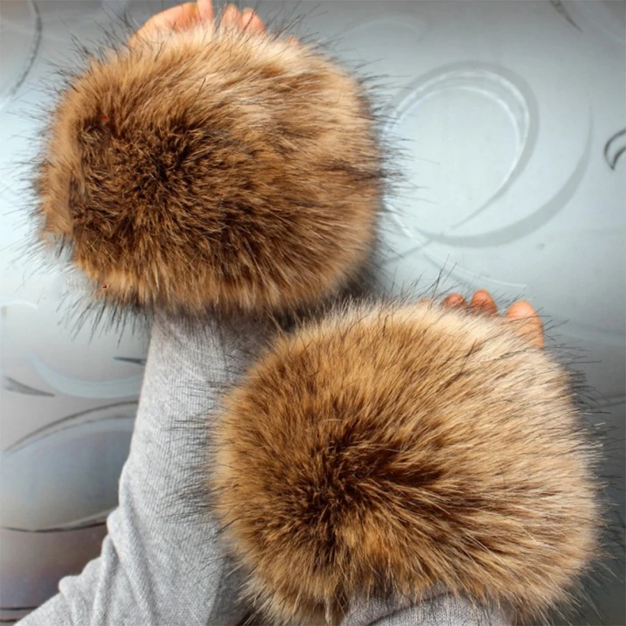 Luxury Style Women Faux Fox Fur Gloves Warm Plush Hand Sleeve Ring Wrist Mittens Fashion Winter Warmer Cuff Oversleeps Accessory
Luxury Style Women Faux Fox Fur Gloves Warm Plush Hand Sleeve Ring Wrist Mittens Fashion Winter Warmer Cuff Oversleeps Accessory