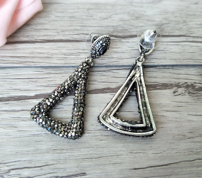 5 Pairs Fashion handmade charm earrings pave Black rhinestone dangle for women Jewelry Earrings ER414
5 Pairs Fashion handmade charm earrings pave Black rhinestone dangle for women Jewelry Earrings ER414