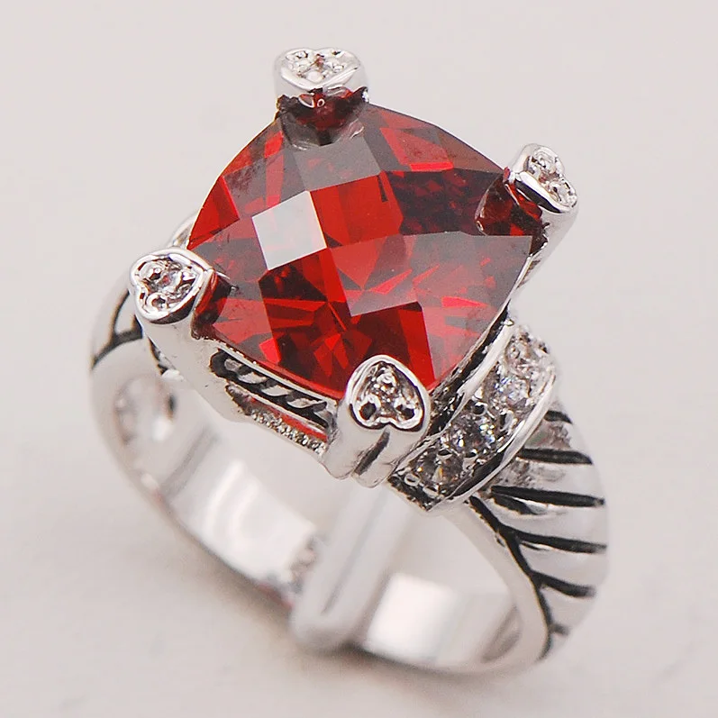 Женское серебряное кольцо с гранатом, модель F713, размер 6, 7, 8, 9, 10
Женское серебряное кольцо с гранатом, модель F713, размер 6, 7, 8, 9, 10