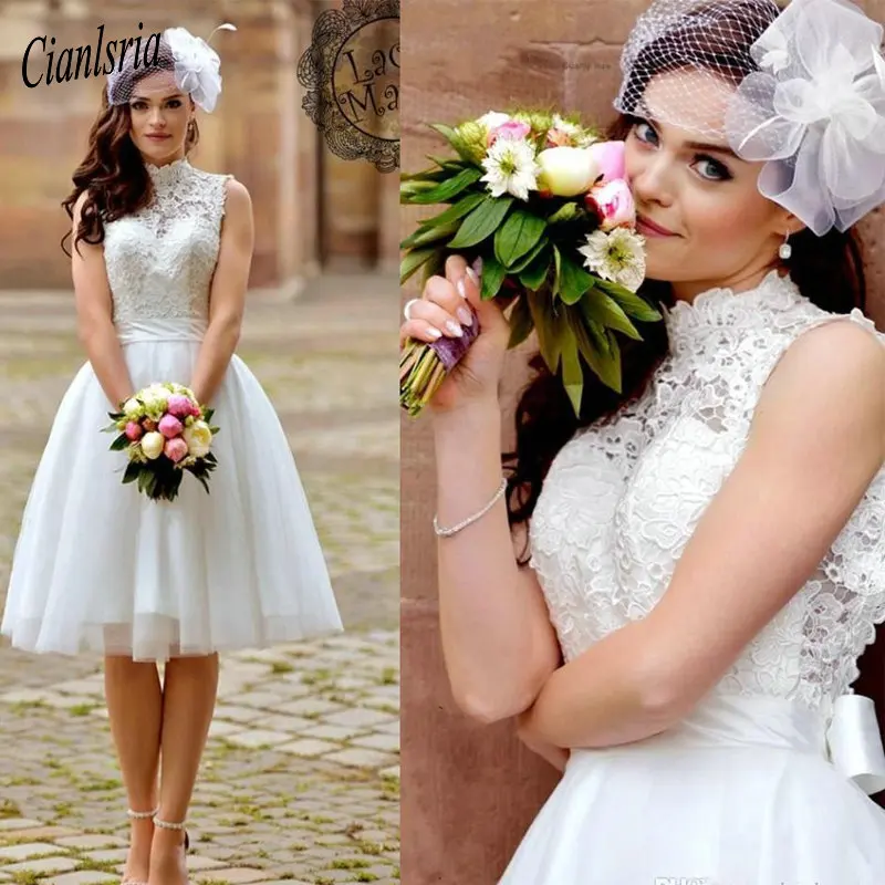 Vintage Short Beach Wedding Dresses Lace High Neck Sleeveless Sexy Backless Casual Knee Length Garden Bridal Gowns
Vintage Short Beach Wedding Dresses Lace High Neck Sleeveless Sexy Backless Casual Knee Length Garden Bridal Gowns