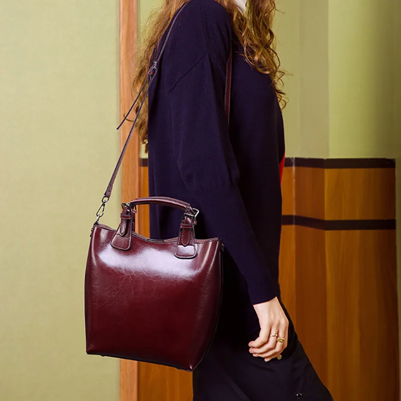 Fashion Small Casual Bucket Tote Bags Genuine Leather Crossbody Luxury Designer Handbags Women Vintage Cowhide Messenger Bags
Fashion Small Casual Bucket Tote Bags Genuine Leather Crossbody Luxury Designer Handbags Women Vintage Cowhide Messenger Bags