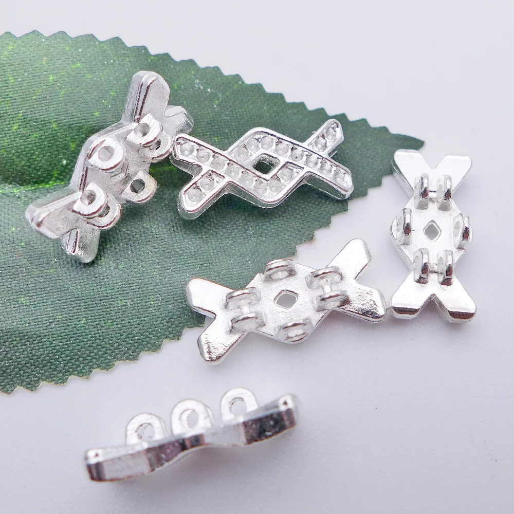 free shipping 17.4*8mm silver fancy arrow/candy shape rhinestone connection beads with 6 holes clasp 100pcs/lot R310
free shipping 17.4*8mm silver fancy arrow/candy shape rhinestone connection beads with 6 holes clasp 100pcs/lot R310
