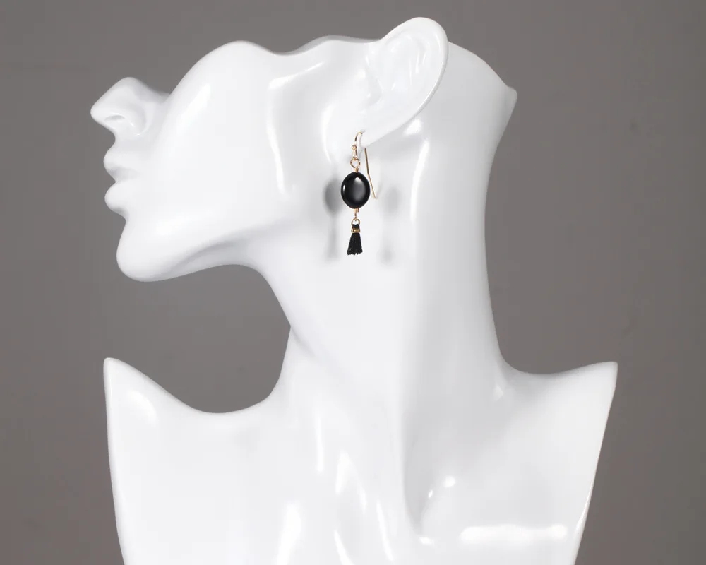 European and American retro tassel earrings classic wild exquisite simple short tassel earrings
European and American retro tassel earrings classic wild exquisite simple short tassel earrings
