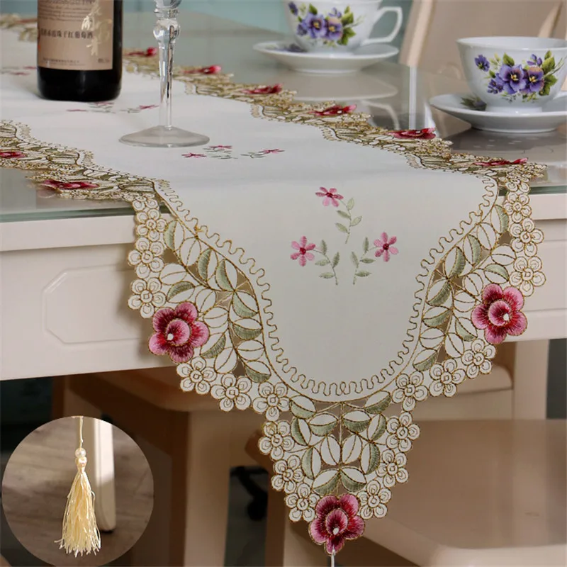 BZ369 Pastoral Table Runner Embroidered Flower Leaves Hollow Polyester Table Covers Dustproof Table Decor for Home Party Wedding
BZ369 Pastoral Table Runner Embroidered Flower Leaves Hollow Polyester Table Covers Dustproof Table Decor for Home Party Wedding