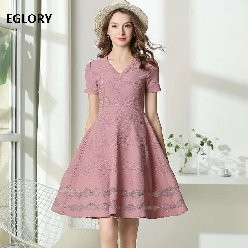 2019 Spring Summer Autumn Fashion Knitted Sweater Dress High Quality Women V-Neck Flower Patterns Pink Black Casual Jumper Dress
2019 Spring Summer Autumn Fashion Knitted Sweater Dress High Quality Women V-Neck Flower Patterns Pink Black Casual Jumper Dress