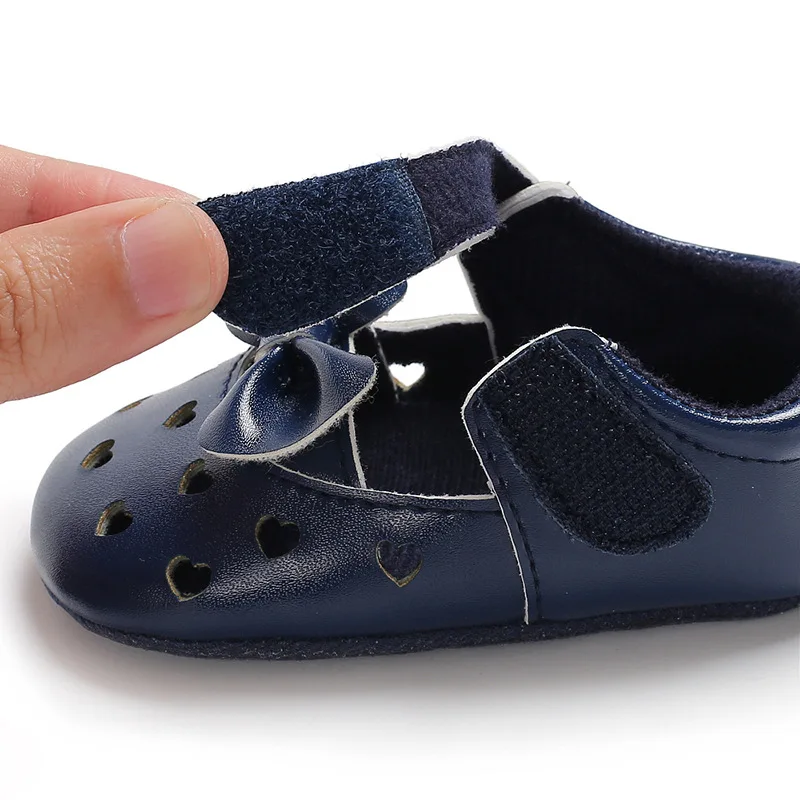 Summer baby first walker shoes Breathable Hollow PU baby girls shoes nonslip soft sole baby party shoes with cute bow
Summer baby first walker shoes Breathable Hollow PU baby girls shoes nonslip soft sole baby party shoes with cute bow