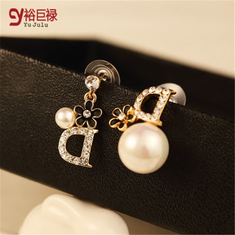 Pearl Earrings Asymmetric D Letter Luxury Stud Earrings For Women Flower Pendientes Fashion Jewelry Boucle D'oreille Femme
Pearl Earrings Asymmetric D Letter Luxury Stud Earrings For Women Flower Pendientes Fashion Jewelry Boucle D'oreille Femme