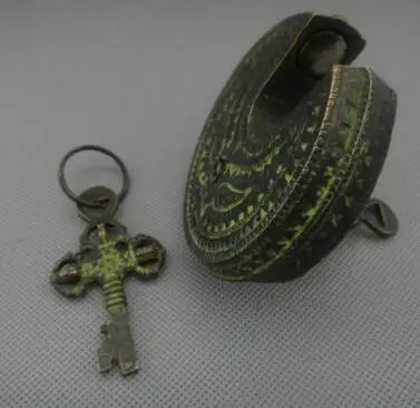 Tibet Old Style Bronze Carved Big Fengshui Buddha & Ganesha Lock /keys Ward Off Evil Spirits Good Luck Lock
Tibet Old Style Bronze Carved Big Fengshui Buddha & Ganesha Lock /keys Ward Off Evil Spirits Good Luck Lock