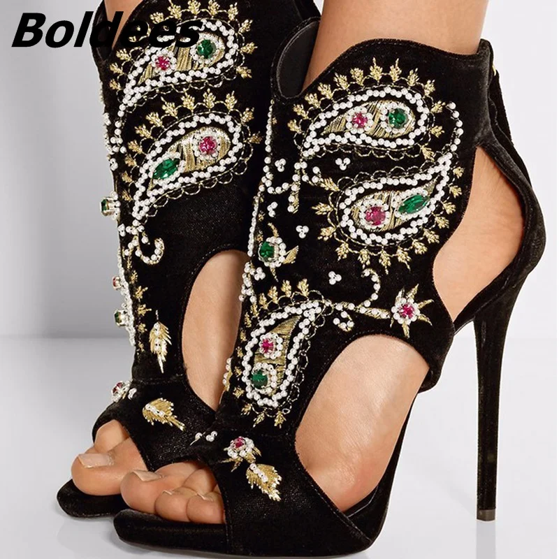 Trendy Glamorous Black Suede Embroidery Crystal Decorated High Heel Sandals Woman Cut-out Crystal Stiletto Heels Gladiator Shoes
Trendy Glamorous Black Suede Embroidery Crystal Decorated High Heel Sandals Woman Cut-out Crystal Stiletto Heels Gladiator Shoes
