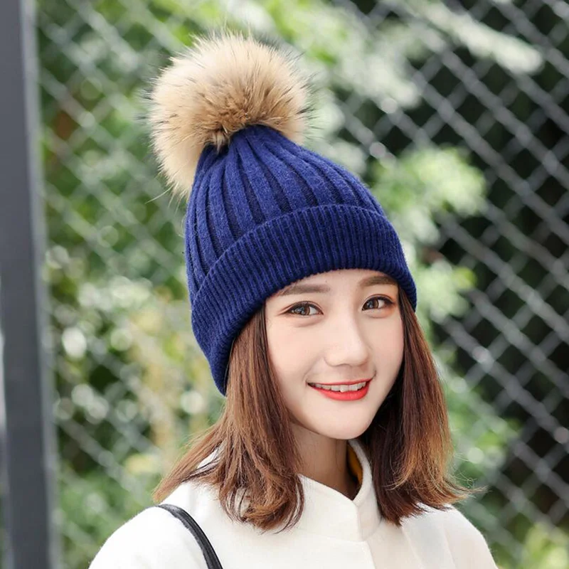 CUHAKCI Outwear Thick Hats Girl Warm Knitted Hairball Raccoon Fur Winter Hats Knitted Skullies Women Beanie
CUHAKCI Outwear Thick Hats Girl Warm Knitted Hairball Raccoon Fur Winter Hats Knitted Skullies Women Beanie