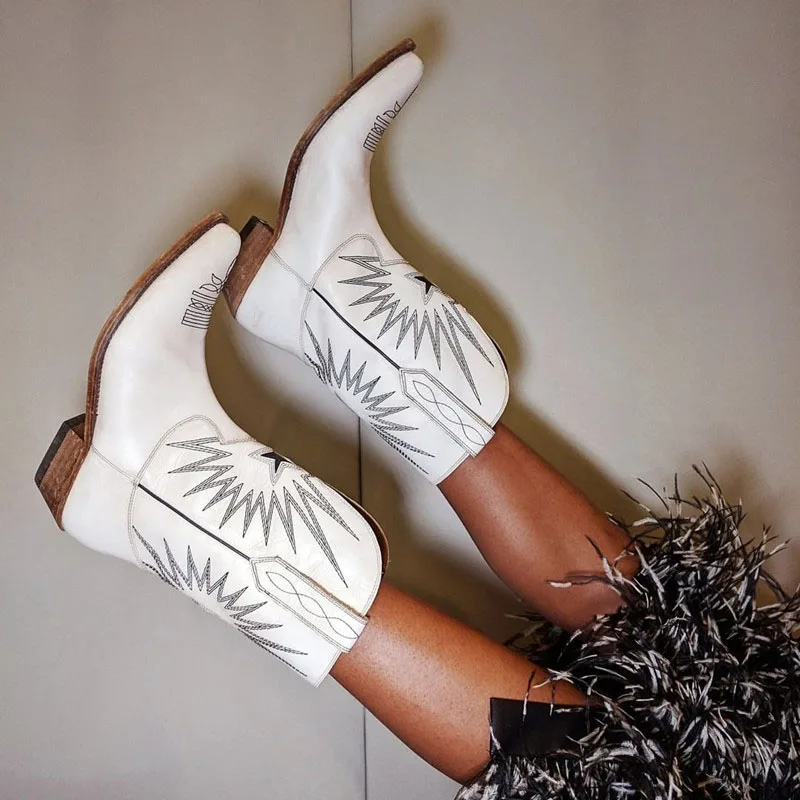 2019 Retro White Leather Ankle Boots Women Pointed Toe Embroidery Flower Middle Boots Woman Western Cowboy Boots
2019 Retro White Leather Ankle Boots Women Pointed Toe Embroidery Flower Middle Boots Woman Western Cowboy Boots