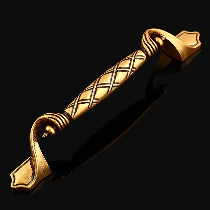 Free shipping 6.3"European cupboard door handles American retro wardrobe pulls Antique handles Drawer dresser cabinet knobs160mm
Free shipping 6.3"European cupboard door handles American retro wardrobe pulls Antique handles Drawer dresser cabinet knobs160mm