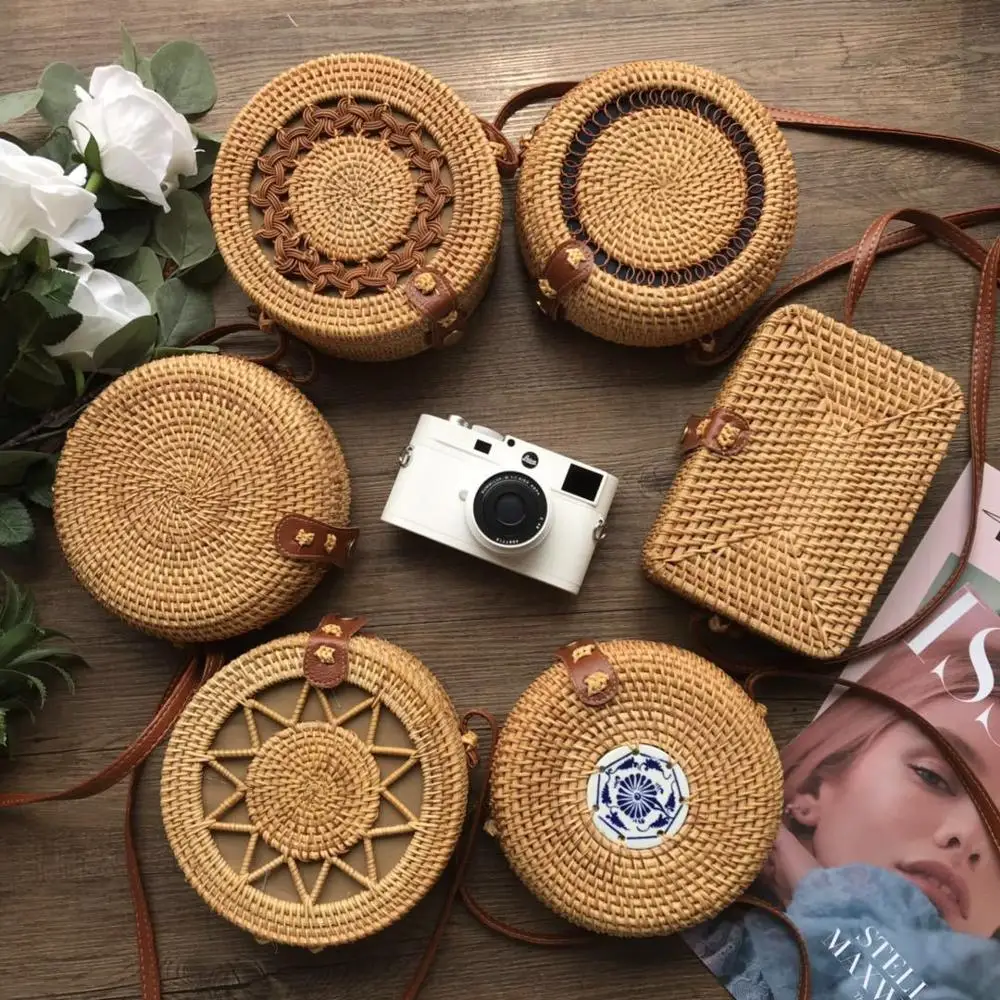 Summer New Handmade Woven Circle Crossbody Bag Women Vintage Rattan Bag Bali Mini Small Round Bag Boho Straw Beach Shoulder Bag
Summer New Handmade Woven Circle Crossbody Bag Women Vintage Rattan Bag Bali Mini Small Round Bag Boho Straw Beach Shoulder Bag