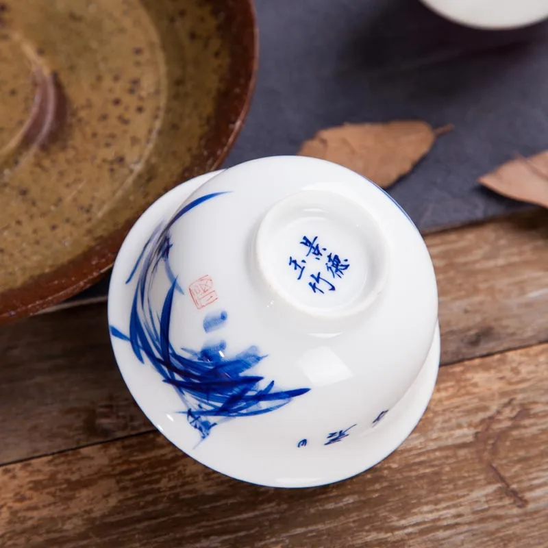 140ml Jingdezhen Handmade Ceramic Gaiwan Blue and White Porcelain Teacup Hand Painted Underglaze Tea Tureen Teapot Puer Teaware
140ml Jingdezhen Handmade Ceramic Gaiwan Blue and White Porcelain Teacup Hand Painted Underglaze Tea Tureen Teapot Puer Teaware
