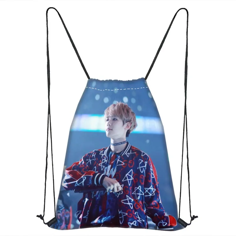 Индивидуальная сумка на шнурке EXO BAEK HYUN, сатиновая мягкая сумка, портативный рюкзак с принтом логотипа на заказ, больше размеров
Индивидуальная сумка на шнурке EXO BAEK HYUN, сатиновая мягкая сумка, портативный рюкзак с принтом логотипа на заказ, больше размеров