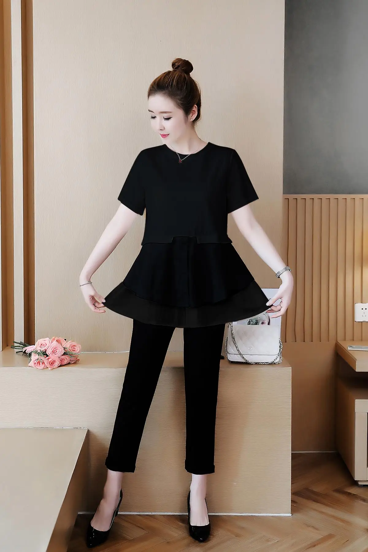 Large size ladies' summer fairy favorite suits new two-piece clothing set white black patchwork short sleeve top slim pants
Large size ladies' summer fairy favorite suits new two-piece clothing set white black patchwork short sleeve top slim pants