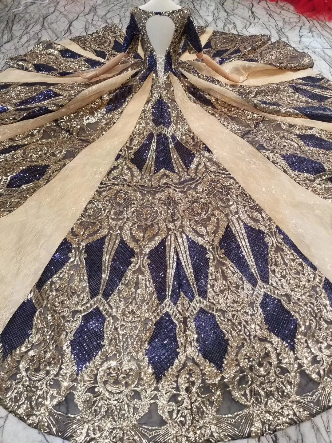 Navy Blue And Gold Lace Ball Gowns Wedding Dresses 2019 Vestido De Noiva Long Sleeves Corset Bridal Gowns For Women Bride Party
Navy Blue And Gold Lace Ball Gowns Wedding Dresses 2019 Vestido De Noiva Long Sleeves Corset Bridal Gowns For Women Bride Party