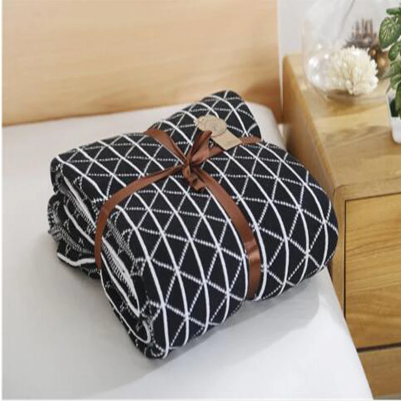 Kintted Simple Blanket White And Black Beautiful Package Cover Blanket Home Decor Soft Absorbent Warm Flannel Throw Blanket
Kintted Simple Blanket White And Black Beautiful Package Cover Blanket Home Decor Soft Absorbent Warm Flannel Throw Blanket