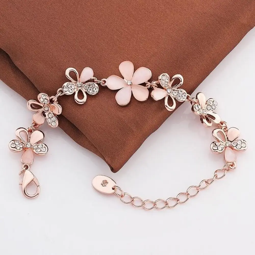 1Pc New Sweet Hollow Flower Bracelet Fashion Charming Shining Crystal Chain Bracelet For Women Jewelry Wholesale
1Pc New Sweet Hollow Flower Bracelet Fashion Charming Shining Crystal Chain Bracelet For Women Jewelry Wholesale